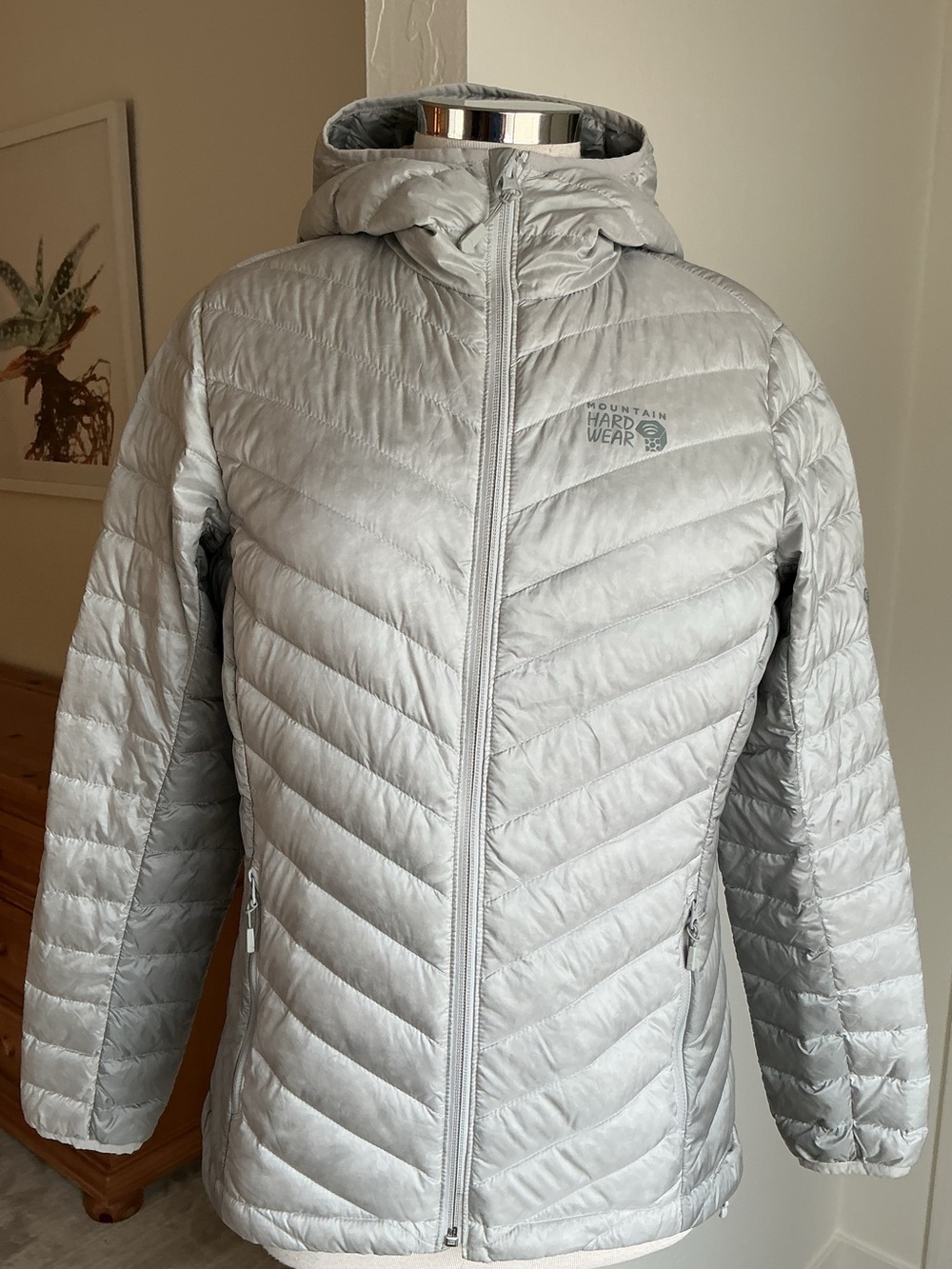 Mountain Hardwear Down Hooded Puffer Jacket - Size Medium